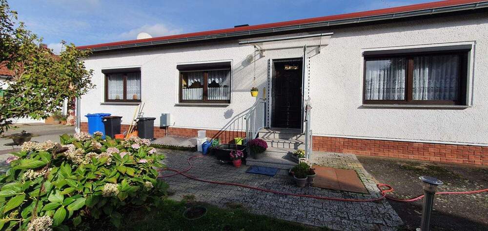 Viel Platz für Ihre Ideen - 2 Häuser * Bürohaus * Ladengeschäft * Wirtschaftsgebäude * 4 Garagen * Wald uvm. - Mehrfamilienhaus, Wohnhaus Arendsee (Altmark) Fleetmark | Angebot:25536497