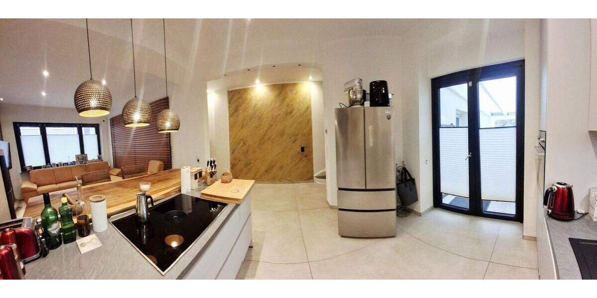 Bieterverfahren! zentrales Wohnjuwel: kernsaniertes Reihenhaus mit Solar, Kamin & Klima 3 zimmer