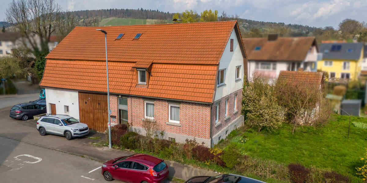 Charmantes 2-Familienhaus mit Scheune und Nebengebäuden auf ca. 1.491 Qm großem Baugrundstück. 7 zimmer
