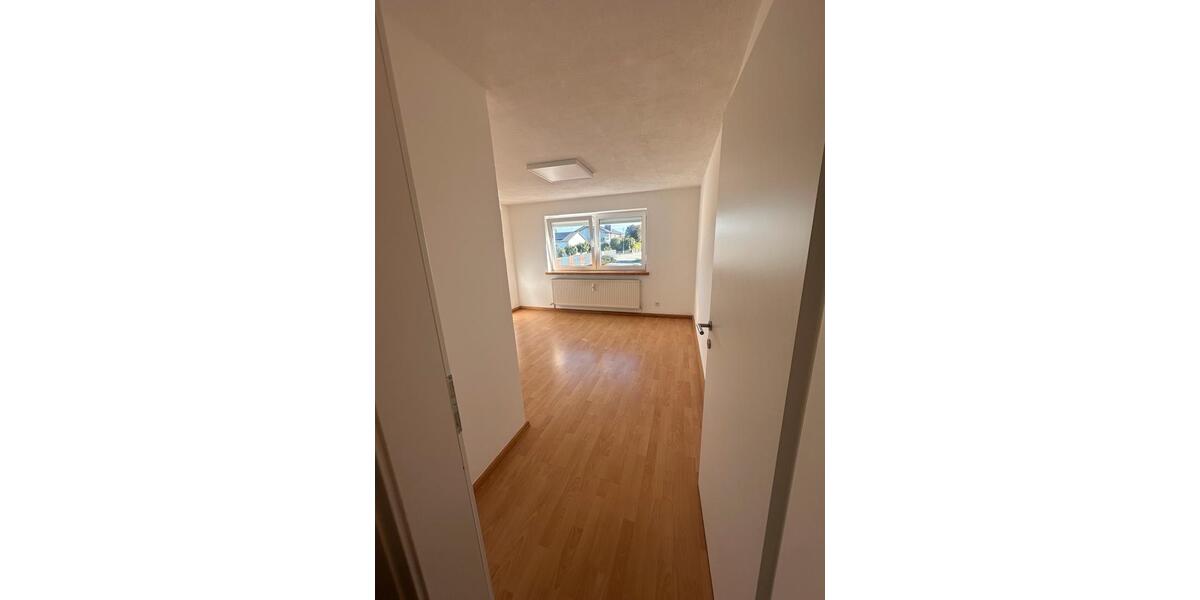 3 Zimmer 74,8qm Wohnung 1Stock ab 01.04 frei 3 zimmer