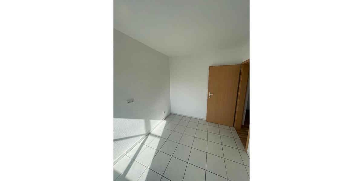 Etagenwohnung Leuna - 2.5 Zimmer, 63 m&sup2;, 581&euro; | Angebot:25988887