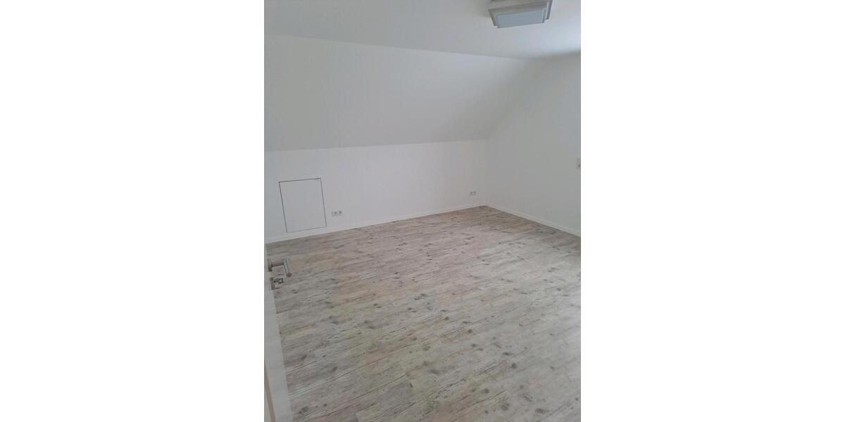 DG- Wohnung 900€ Kaltmiete... 3 zimmer