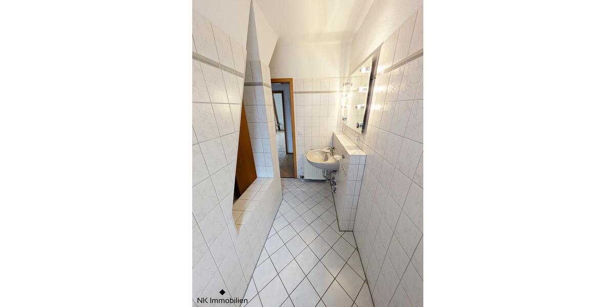 Dachgeschoßwohnung Zwickau - 2 Zimmer, 62 m&sup2;, 330&euro; | Angebot:26008188