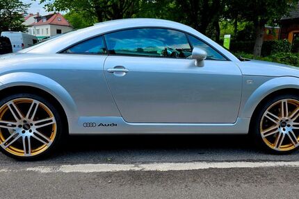 Audi TT 178.000 km 8.950 &euro; Bremen 28213