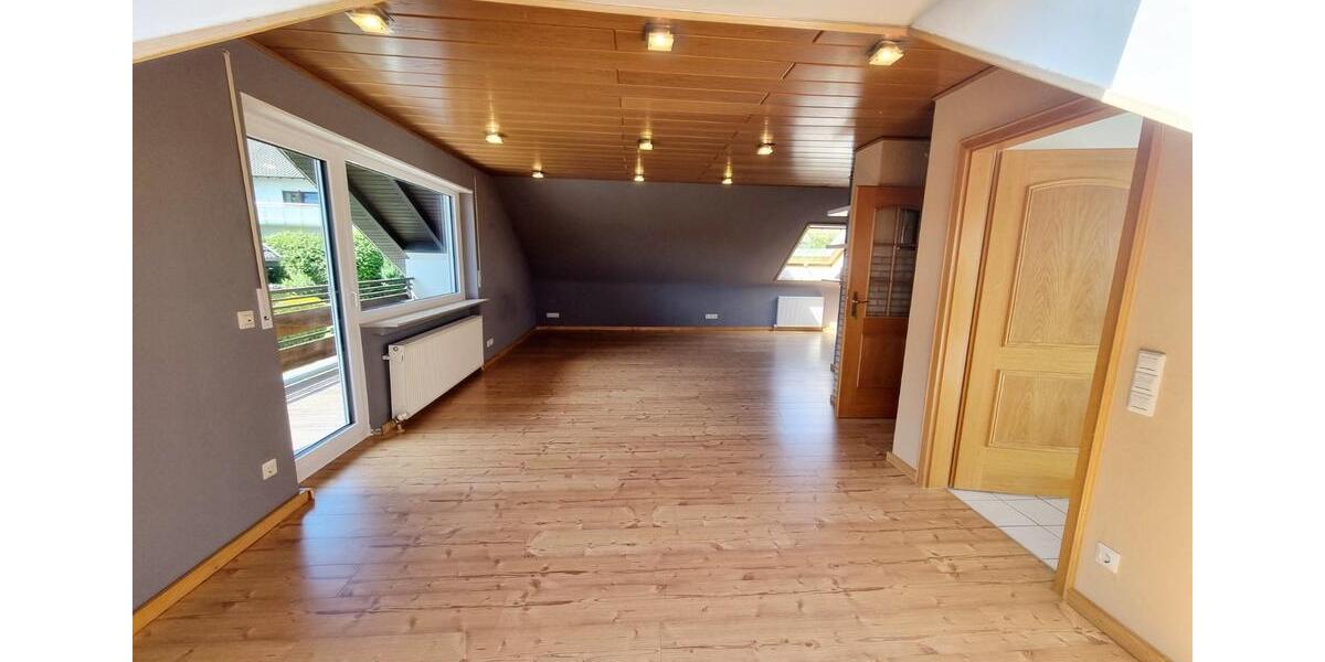 Dachgeschoßwohnung Bretten - 2.5 Zimmer, 120 m&sup2;, 725&euro; | Angebot:24817753