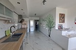 Luxuriös möbliertes Etagen-Apartment mit Garten, Photovoltaik & Premium-Ausstattung – ca. 230 m² Woh