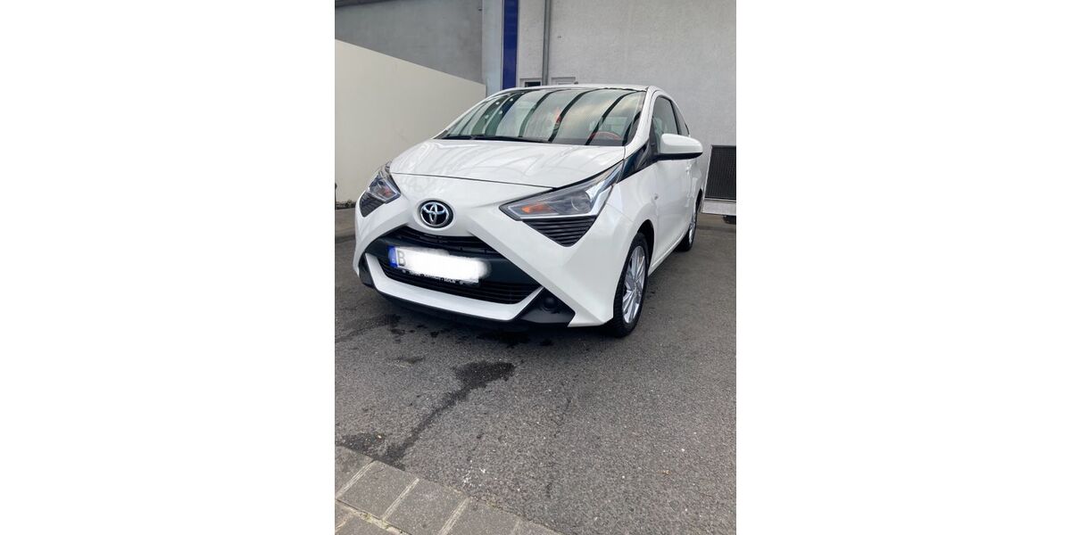 Toyota Aygo (X) 84.000 km 9.500 &euro; Berlin 10711