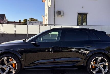 Audi e-tron 8.246 km 43.900 &euro; Salzgitter-Lebenstedt 38226