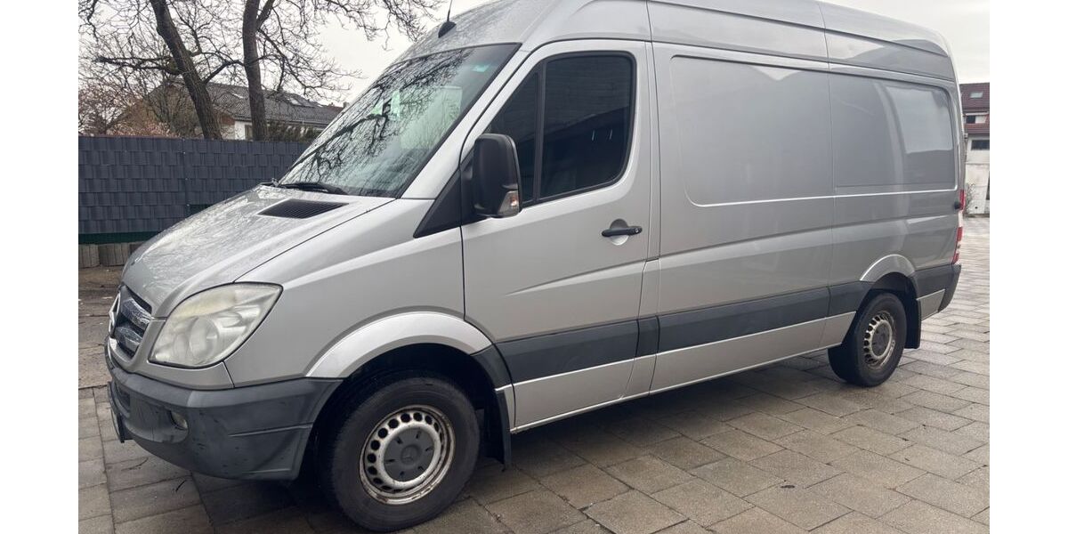 Mercedes-Benz Sprinter 206.000 km 10.990 &euro; München 81825