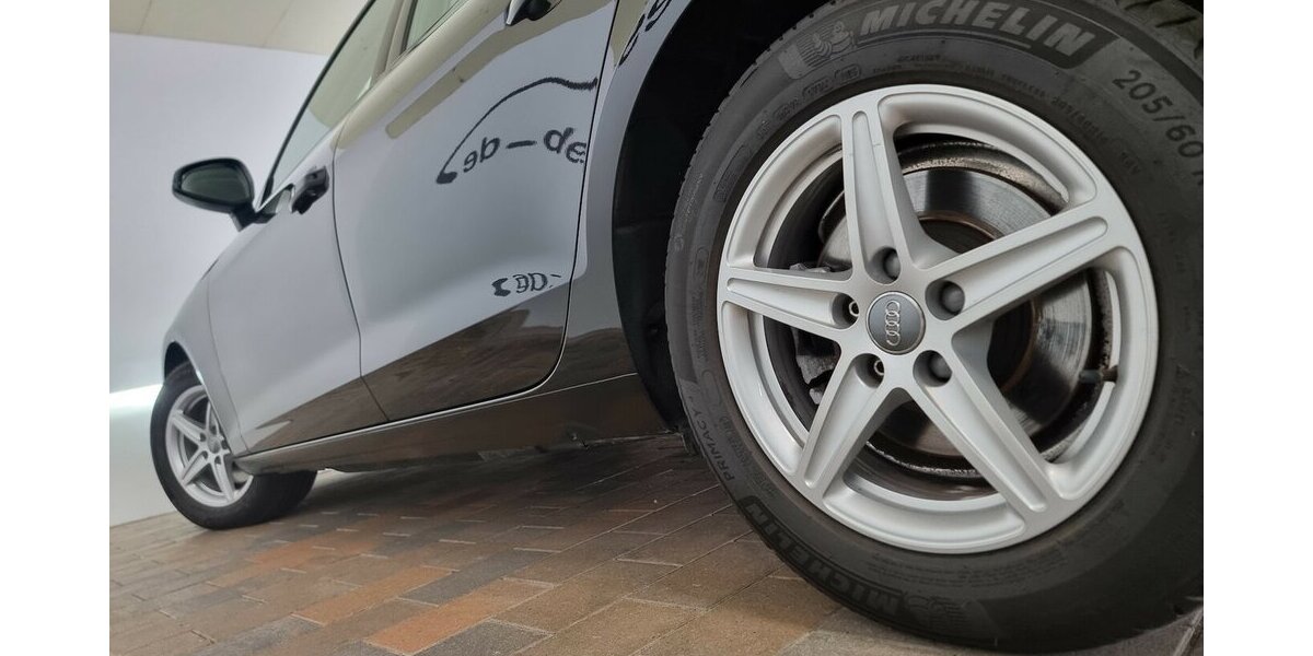 Audi A4 35 TFSI Automatik LED AHK Navi Klima Tempomat 98.400 km 22.900 &euro; Garrel 49681