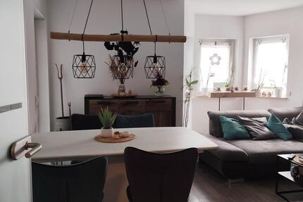 Schöne helle 3 Zimmer Wohnung mit Garage, Keller , EBK 3 zimmer