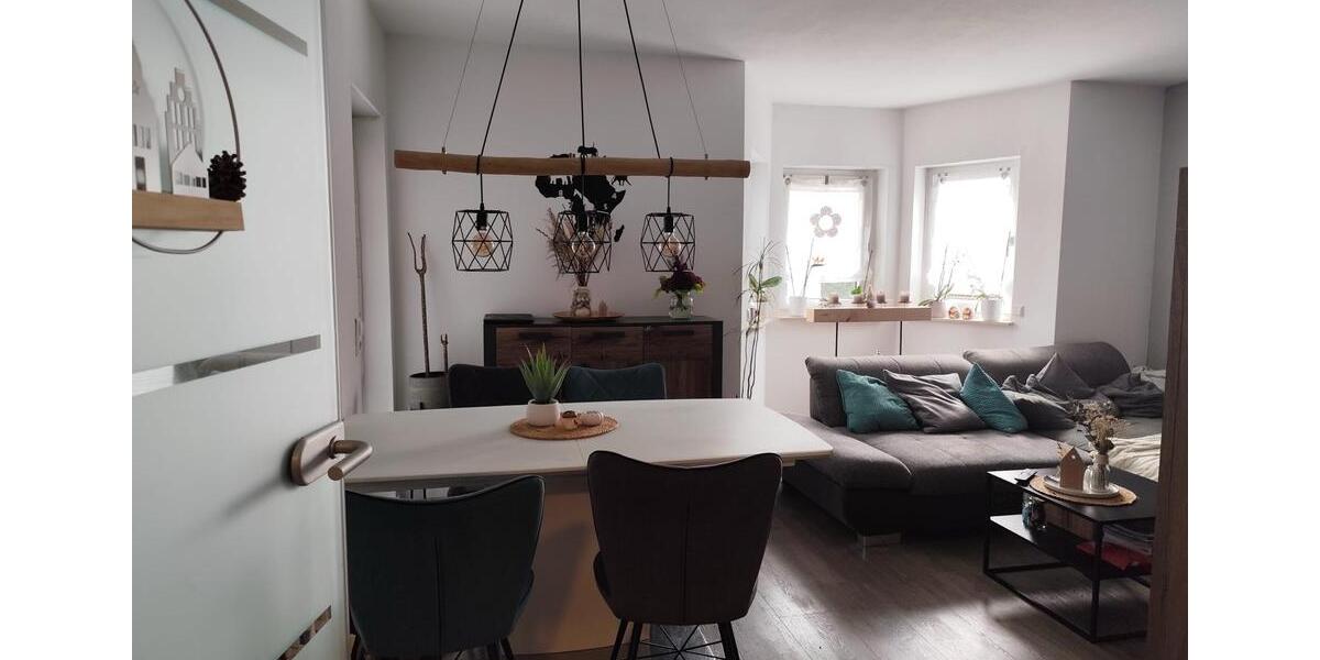 Schöne helle 3 Zimmer Wohnung mit Garage, Keller , EBK 3 zimmer