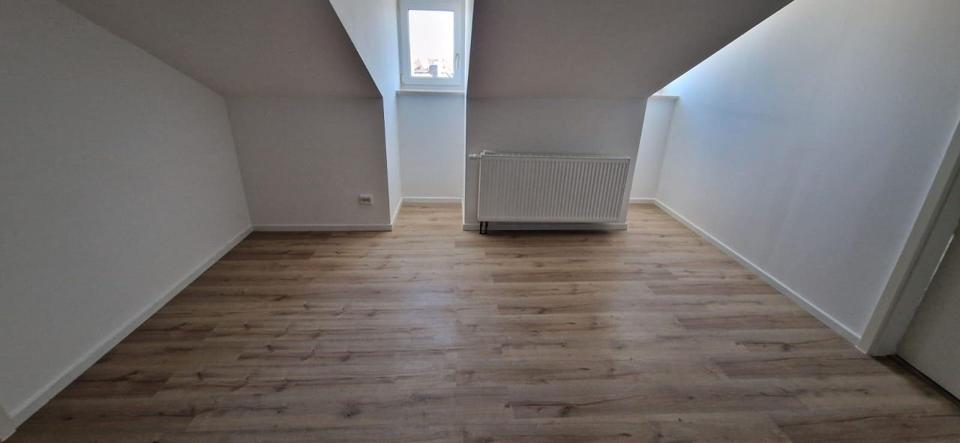 Etagenwohnung Glauchau - 4 Zimmer, 85 m&sup2;, 420&euro; | Angebot:26676975