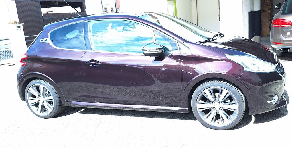 Peugeot 208 93.000 km 8.700 &euro; Friesenheim 77948