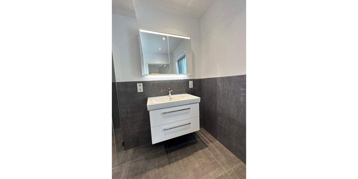 Etagenwohnung Trier Innenstadt - 2 Zimmer, 97 m&sup2;, 1.330&euro; | Angebot:26274487