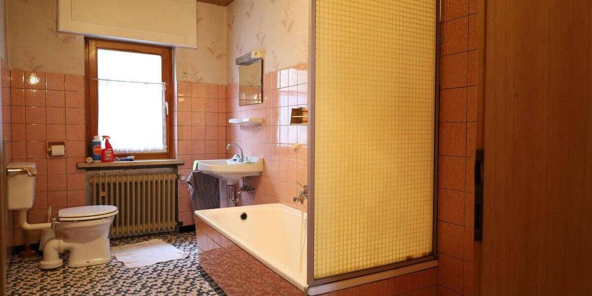 Reihenendhaus Niederheimbach - 7 Zimmer, 139 m&sup2;, 149.000&euro; | Angebot:26932098