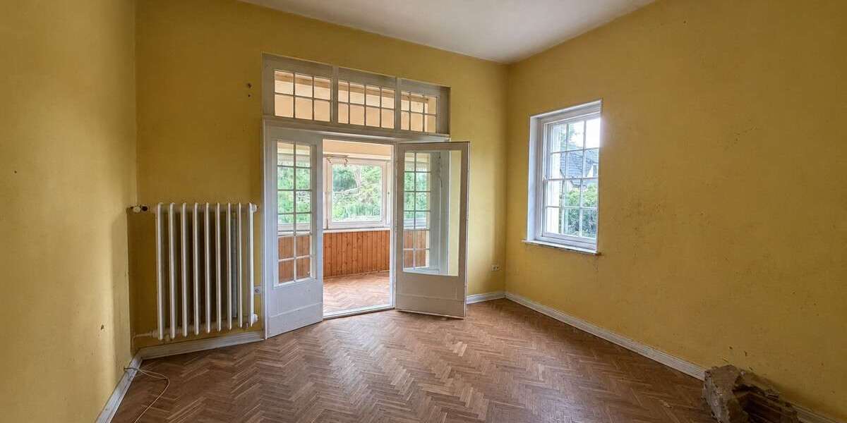 Denkmalgeschützte Fabrikantenvilla an der Weser – Parkgrundstück mit drei zusätzlichen Bauplätzen - Villa Vlotho | Angebot:27254373