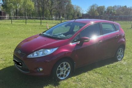 Ford Fiesta 180.000 km 2.800 &euro; Verden 27283