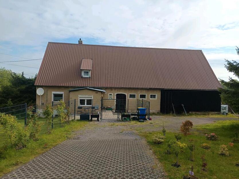 Haus mit Stall und Scheune zu verkaufen