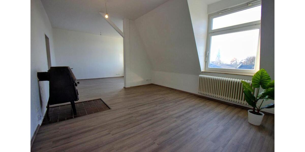 Dachgeschoßwohnung Wilhelmshaven - 2 Zimmer, 75 m&sup2;, 530&euro; | Angebot:26046996
