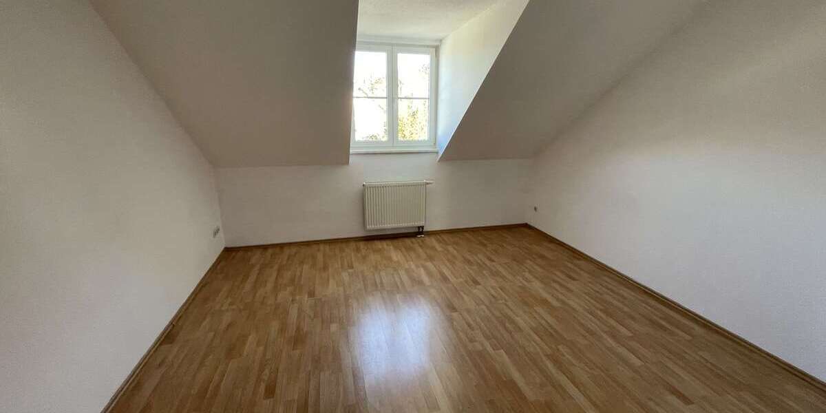 Etagenwohnung Bad Lobenstein Lobenstein - 3 Zimmer, 68 m&sup2;, 354&euro; | Angebot:26786427