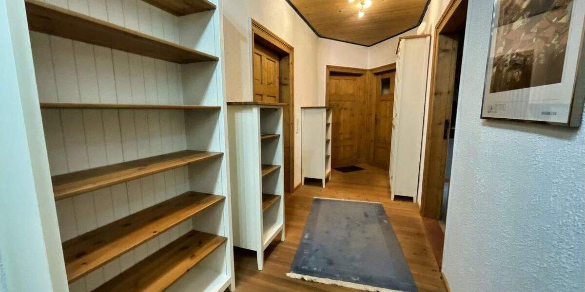 Etagenwohnung Eschwege - 6 Zimmer, 160 m&sup2;, 140.000&euro; | Angebot:25730302