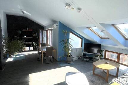 Großzügige 2-Zimmer DG-Wohnung in sehr guter Wohnlage