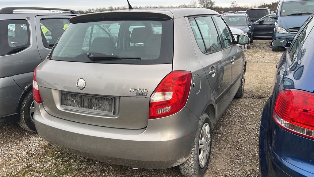 Skoda Fabia 98.000 km 1.900 &euro; München 81829
