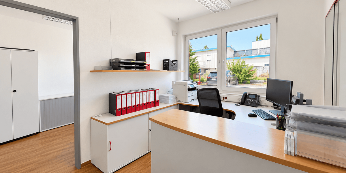 Renditeobjekt im Gewerbegebiet: Büro, kleines Lager und Wohnen mit PV-Anlage auf ca. 2.438 m² - Gewerbeobjekt Bad Oeynhausen Dehme | Angebot:27333800