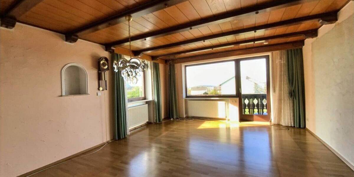 Einfamilienhaus Oberviechtach - 8 Zimmer, 190 m&sup2;, 255.000&euro; | Angebot:25984404