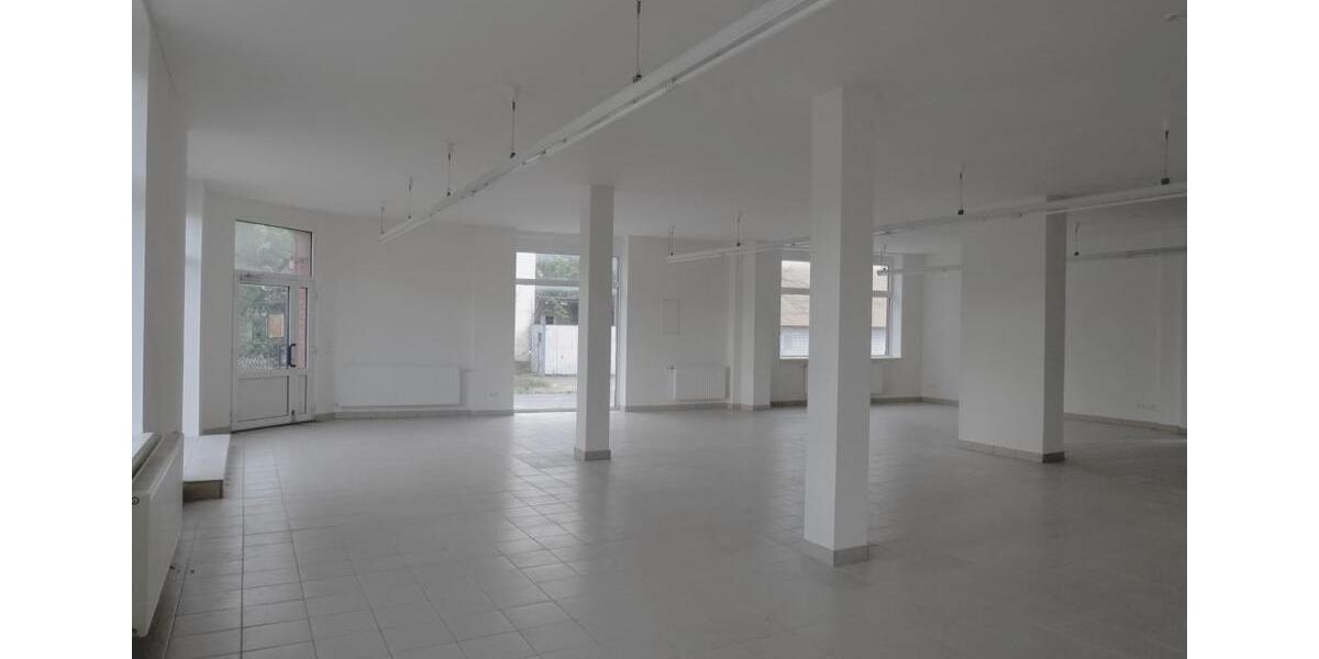 Gewerbefläche in zentraler und gut sichtbarer Lage zimmer