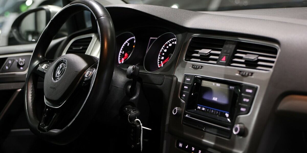 VW Golf VII 1.6 TDI Comfortline COMPOSITION-COLOUR 143.000 km 11.444 &euro; Hamm 59077