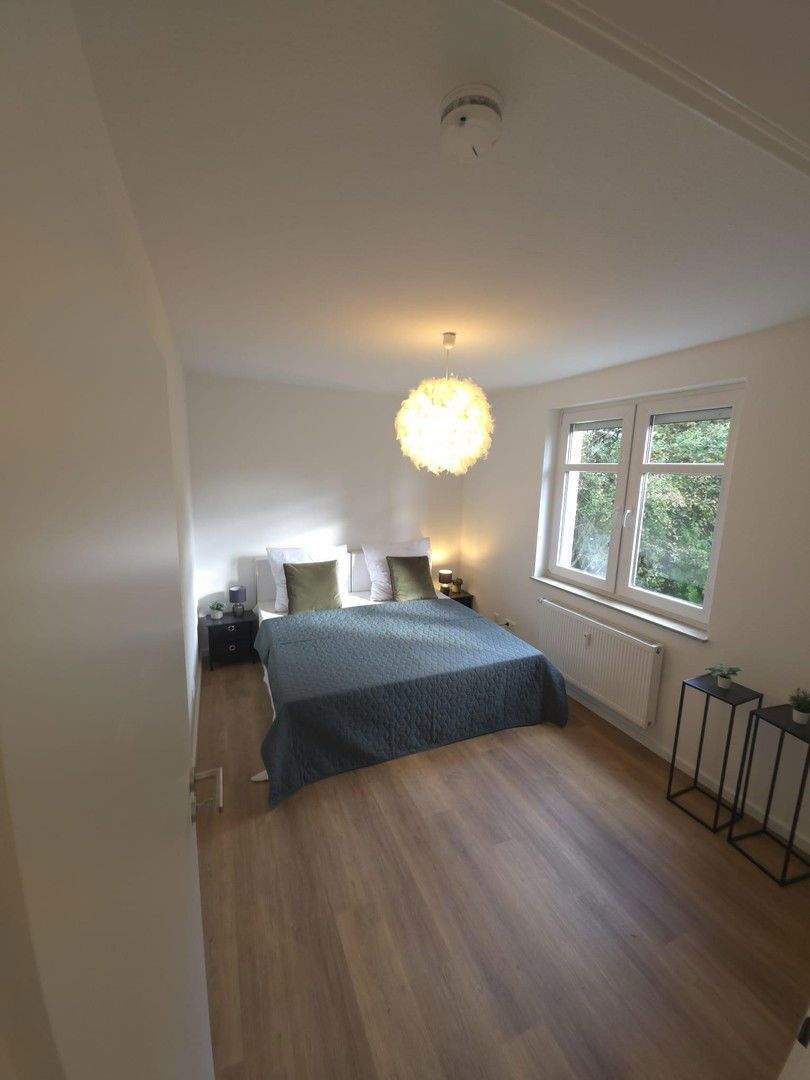 Frisch renoviert und sofort bezugsfertig- 4-Zimmer-Wohnung mit Terrasse 4 zimmer