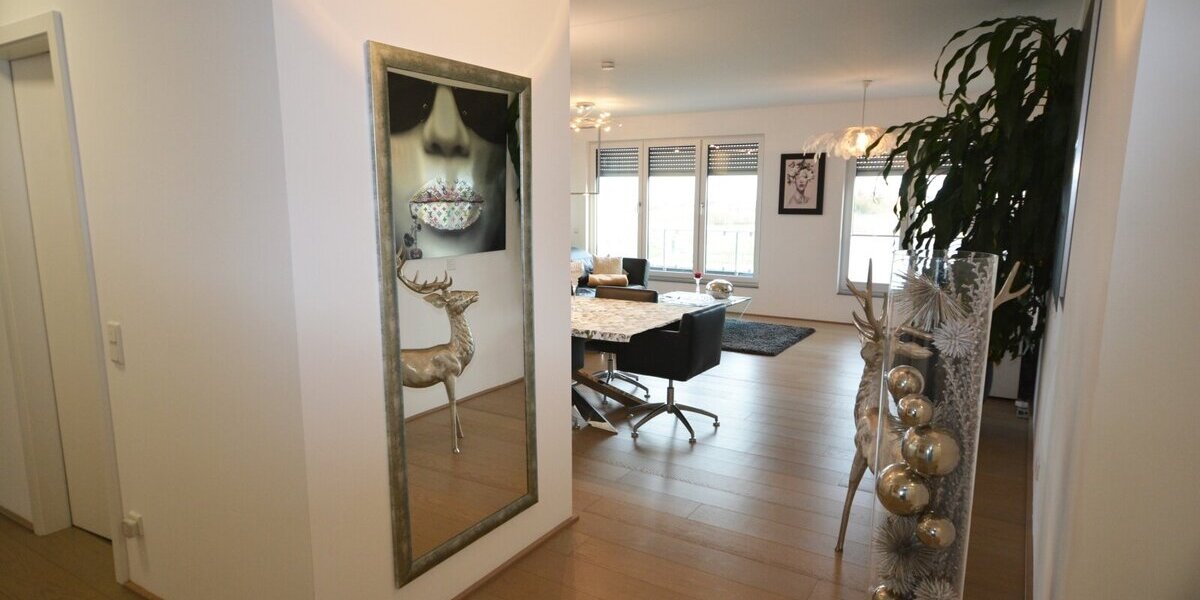 Eine traumhafte, lichtdurchflutete Penthouse-Wohnung mitten in den Weinbergen. - Einfamilienhaus Neustadt an der Weinstraße Hambach | Angebot:25611879