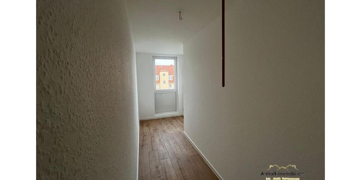 Dachgeschoßwohnung Bitterfeld-Wolfen Bitterfeld - 2 Zimmer, 62 m&sup2;, 405&euro; | Angebot:26665211