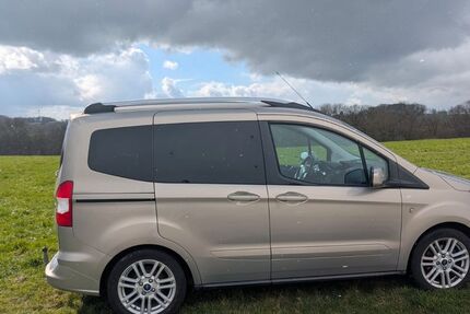 Ford Tourneo Courier 113.000 km 7.990 &euro; Much 53804