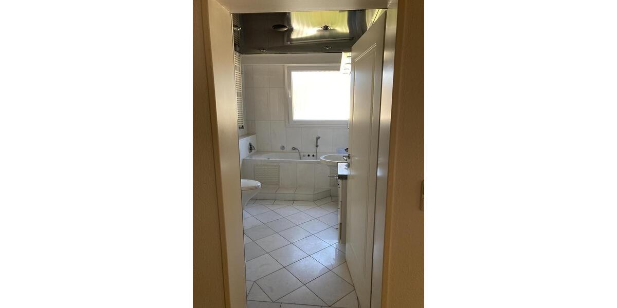 Dachgeschoßwohnung Kenn - 4 Zimmer, 109 m&sup2;, 1.050&euro; | Angebot:25355837