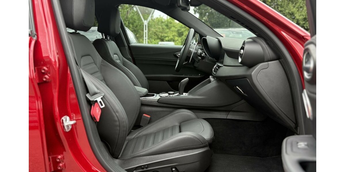 Alfa Romeo Giulia 2,9 V6 Quadrifoglio MEMORY/KAMERA/1.HAND 6.415 km 73.900 &euro; Villingen-Schwenningen 78054
