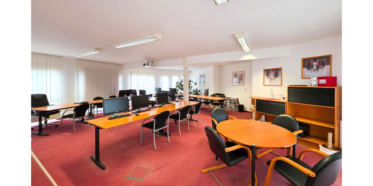 *Reserviert* - Vielseitiges Bürogebäude zum Verkauf in Gera – Schulungsräume, Parkplätze, gute Lage. - Gewerbeobjekt Gera Bieblach-Ost | Angebot:26376584