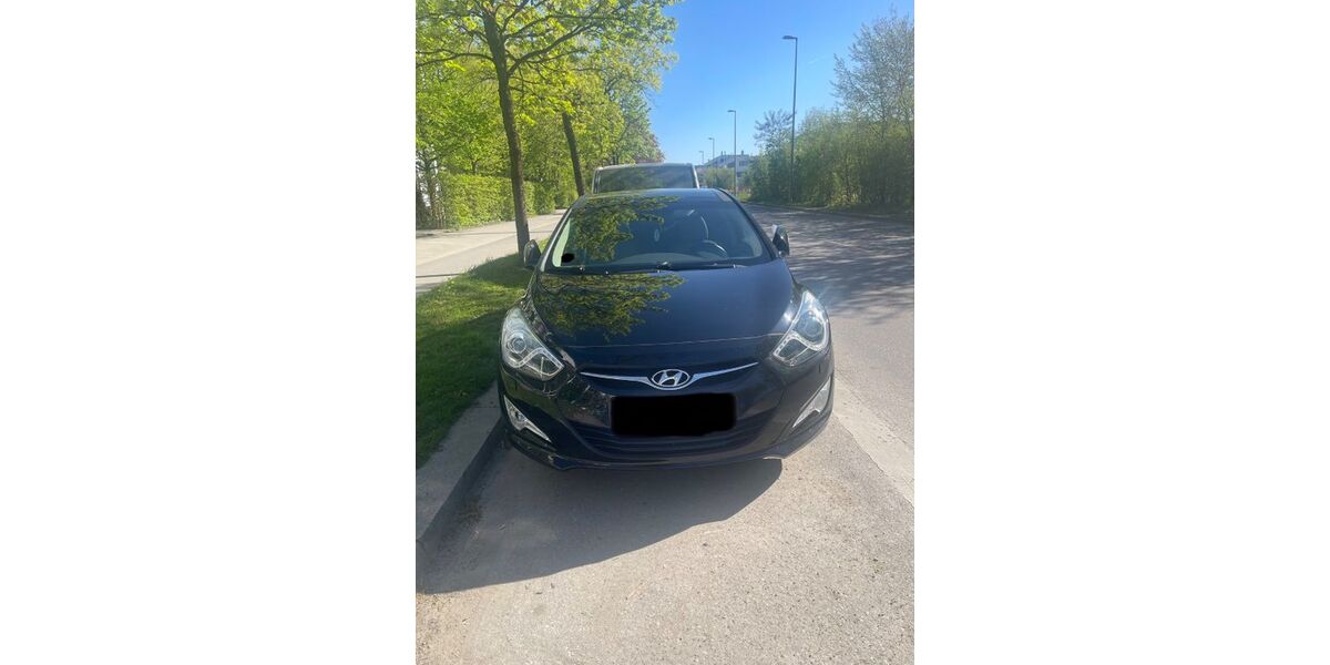 Hyundai i40 106.086 km 12.500 &euro; Berlin 12109