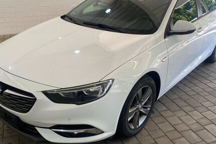 Opel Insignia 111.000 km 11.790 € Bad Berneck im Fichtelgebirge 95460