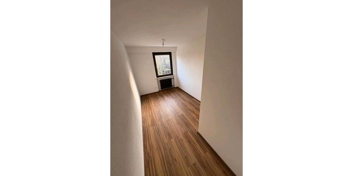 Reihenhaus Neutraubling - 14 Zimmer, 137 m&sup2;, 1.800&euro; | Angebot:25927807