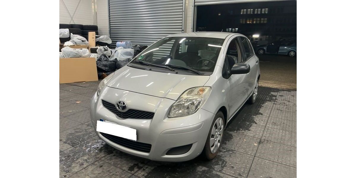 Toyota Yaris 133.300 km 3.990 € München 80686