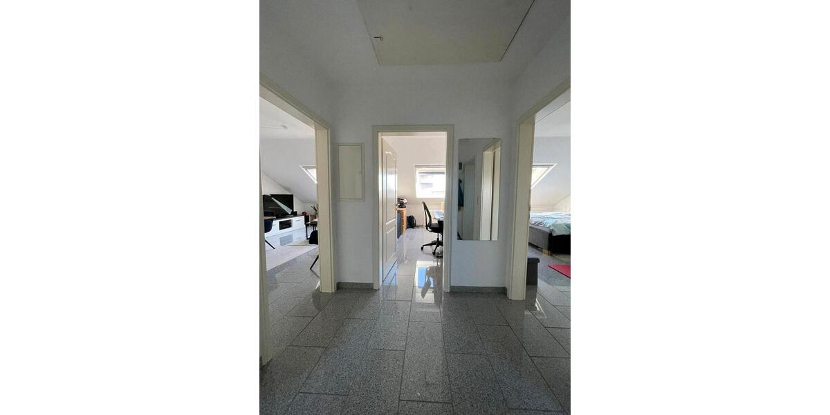 Dachgeschoßwohnung Neuss - 3 Zimmer, 65 m&sup2;, 630&euro; | Angebot:24802453