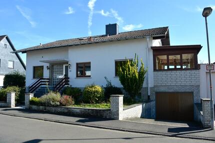 Mehrfamilienhaus in Mainzlar mit Weitblick - provisionsfrei 11 zimmer