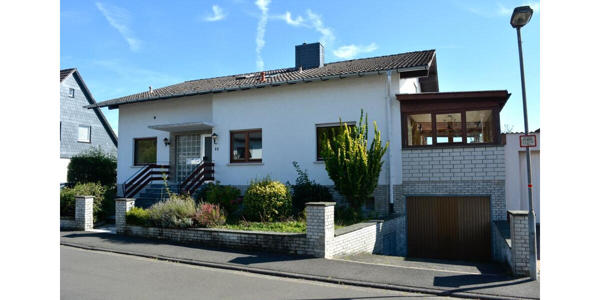 Mehrfamilienhaus in Mainzlar mit Weitblick - provisionsfrei 11 zimmer