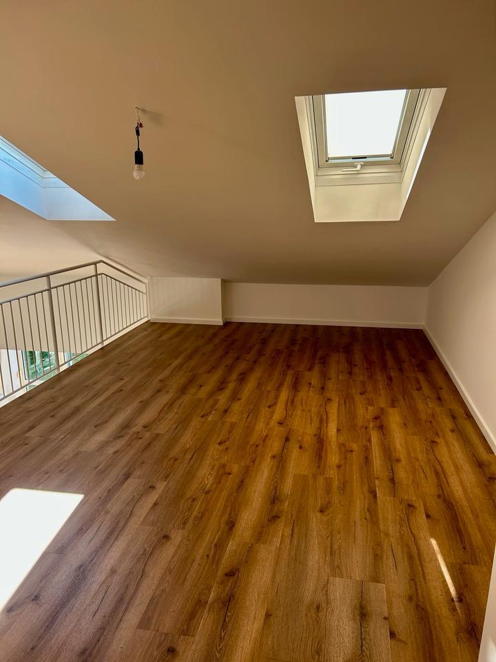 PRIVAT- TOP renovierte 23 Zimmer Wohnung