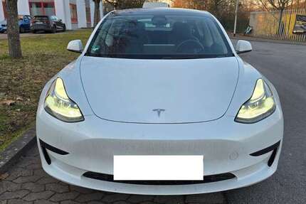 Tesla Model 3 30.500 km 27.888 € Siegburg 53721