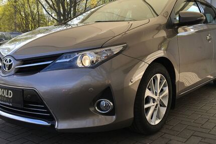 Toyota Auris 88.000 km 11.900 &euro; Berlin 10315