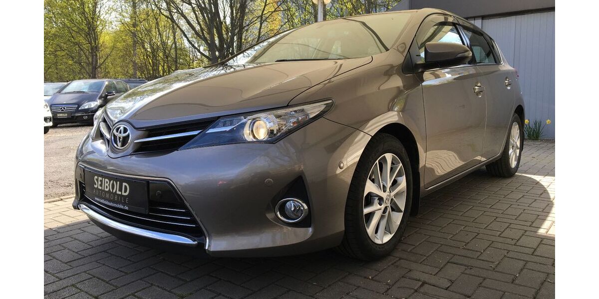 Toyota Auris 88.000 km 11.900 &euro; Berlin 10315